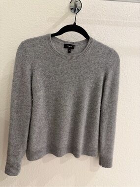 Classic 100% cashmere crew neck sweater